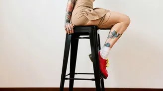 Tajná zbraň stylistek: Červené boty zachrání každý nudný outfit