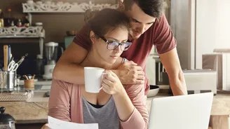 Finanční red flags před svatbou: Jak mluvit o tom, kdo co bude platit