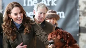 Barn jacket je hitem sezóny. Zkopírujte elegantní styl Kate Middleton!