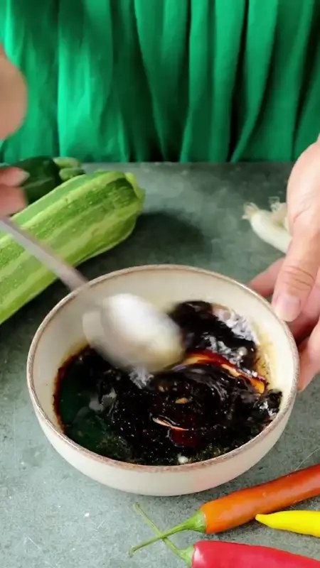 Asijské kuřecí nudličky s cuketou